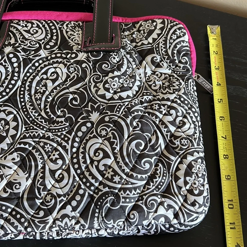 New Studio C Fresh as a Paisley Laptop/Ipad Sleeve Black/White paisley + pin…